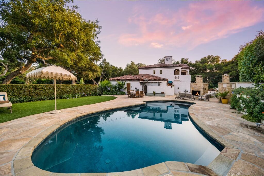 casa grande en puebla con alberca y jardin